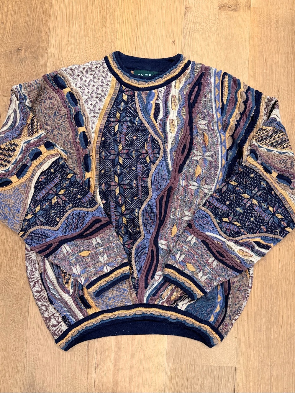 Vintage Tundra Canada 3D Textured Knit Sweater Large 100% Cotton Coogi Style